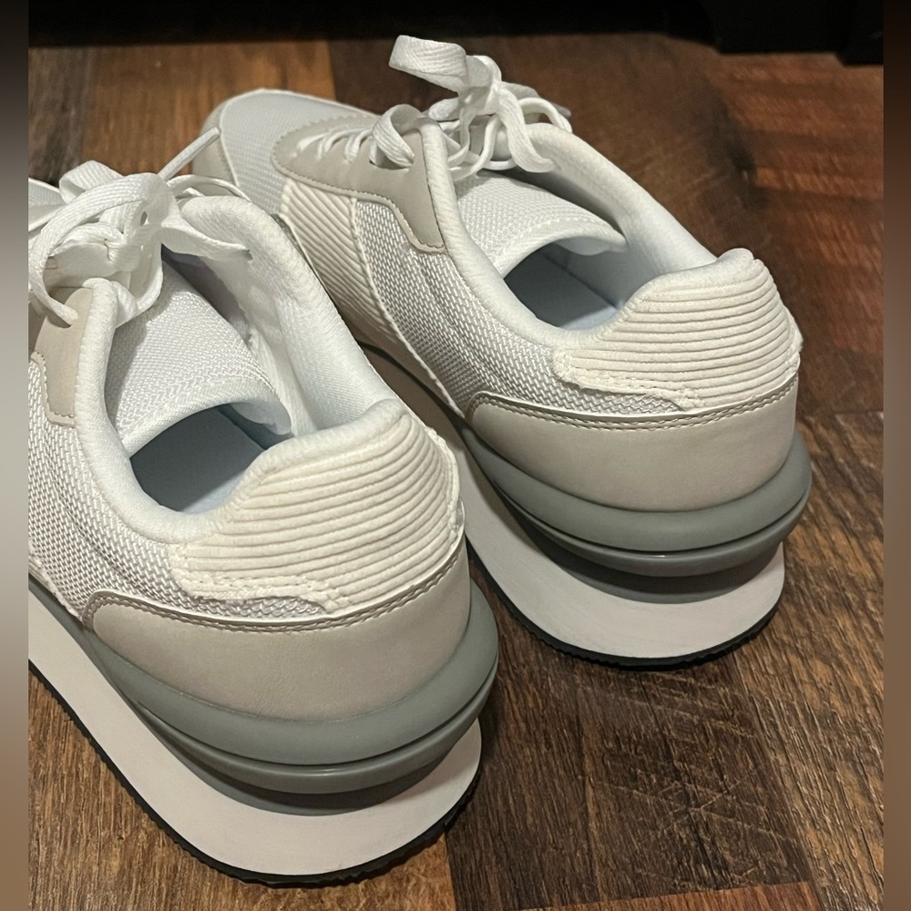 EUC WIDE Dream Pairs Comfy Women's Cream and White Sneakers - Picture 11 of 13